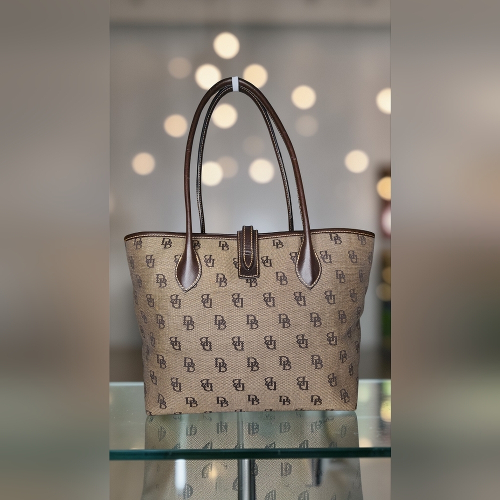 Classic & Vintage Dooney & Bourke Signature Collection Bag W/Bling Heart Charm - Picture 6 of 16